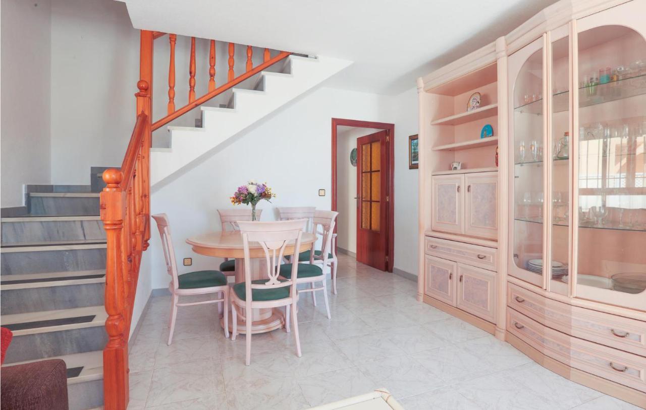 Cozy Home In Los Alcazares With Kitchen Los Narejos Bagian luar foto